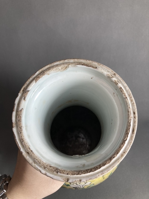 古玩陶瓷清早期黃地素三彩喜上眉梢圖觀音瓶真品鑒賞圖