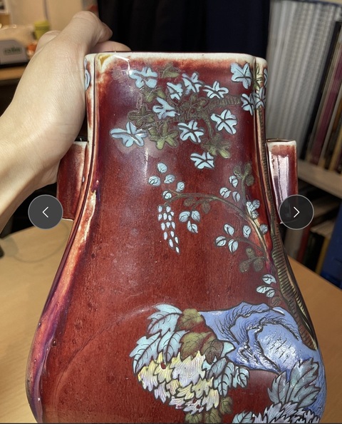 古玩陶瓷紅釉加彩三陽開泰紋貫耳瓶真品鑒賞圖