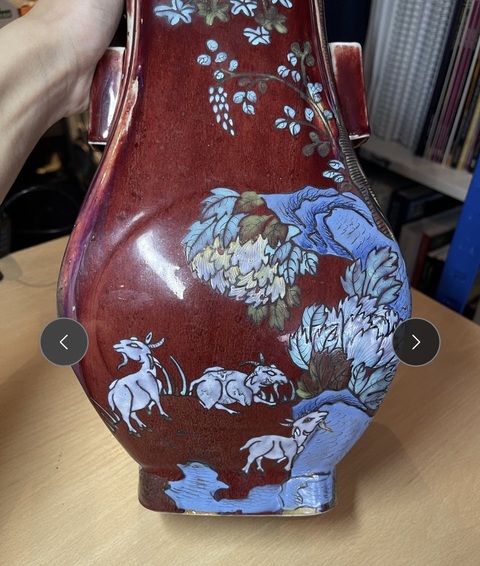 古玩陶瓷紅釉加彩三陽開泰紋貫耳瓶真品鑒賞圖