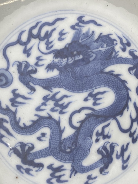 古玩陶瓷青花內火珠龍紋外雙龍趕珠紋盤真品鑒賞圖