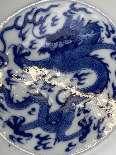 古玩陶瓷青花內火珠龍紋外雙龍趕珠紋盤真品鑒賞圖