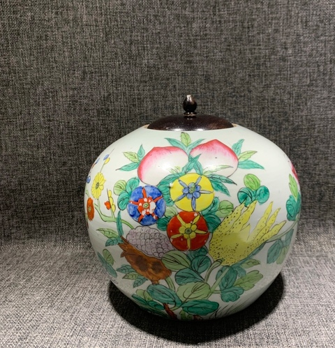 古玩陶瓷花果紋粉彩西瓜罐真品鑒賞圖