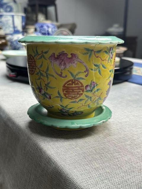 古玩陶瓷黃地粉彩福壽紋花盆真品鑒賞圖