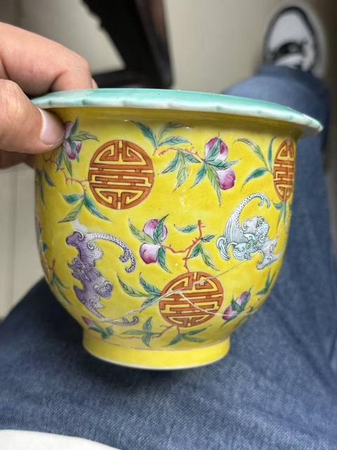 古玩陶瓷黃地粉彩福壽紋花盆真品鑒賞圖