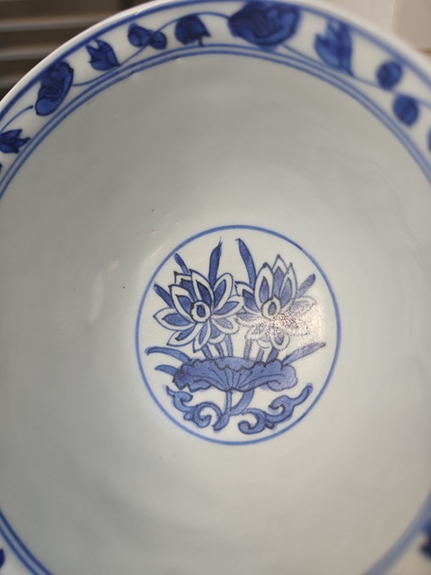 古玩陶瓷明晚期青花纏枝蓮紋深腹碗真品鑒賞圖