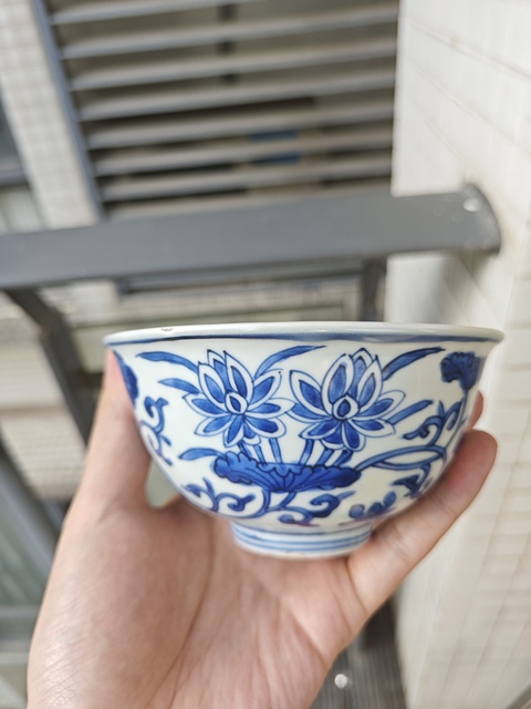 古玩陶瓷明晚期青花纏枝蓮紋深腹碗真品鑒賞圖