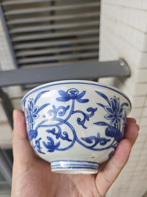 古玩陶瓷明晚期青花纏枝蓮紋深腹碗真品鑒賞圖