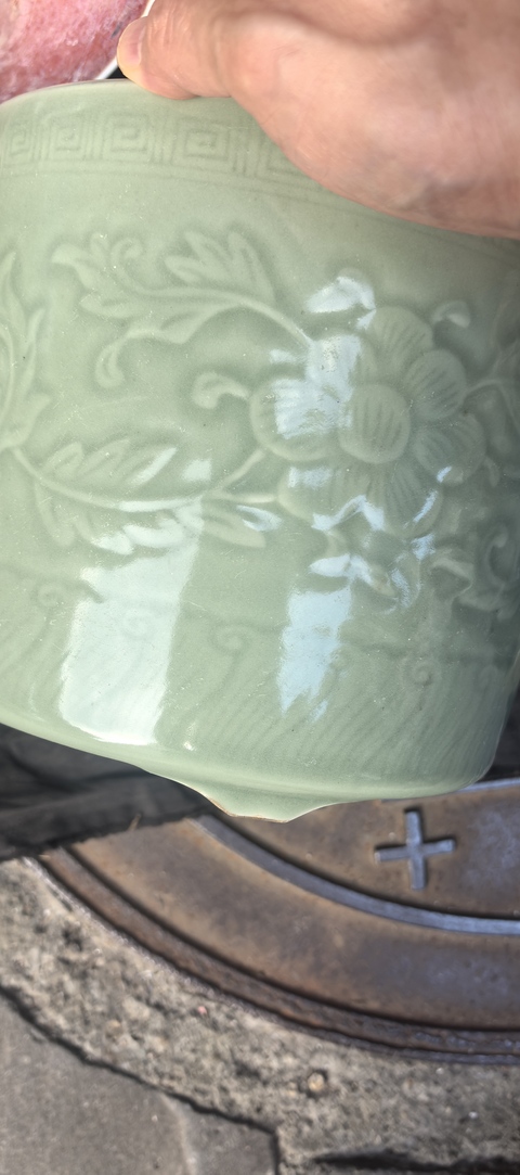 古玩陶瓷豆青釉三足筒式香爐真品鑒賞圖