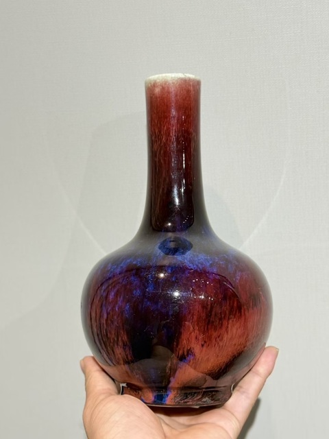 古玩陶瓷紅釉瓶真品鑒賞圖