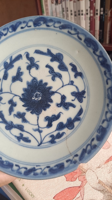 古玩陶瓷青花纏枝花卉紋盤真品鑒賞圖