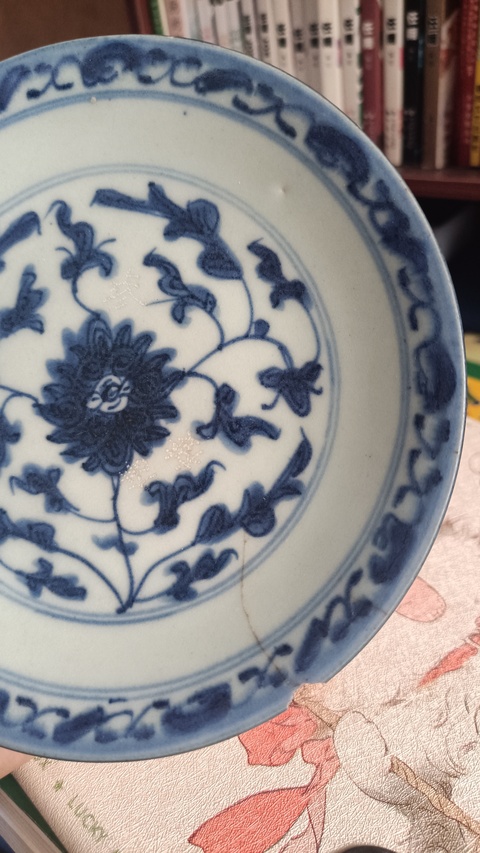 古玩陶瓷青花纏枝花卉紋盤真品鑒賞圖