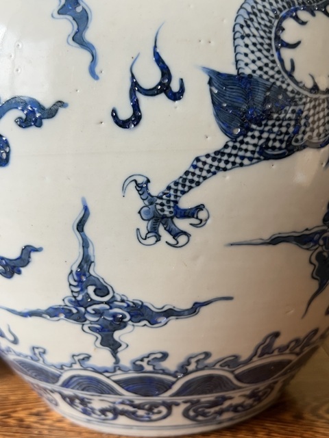 古玩陶瓷青花雙龍穿花紋罐真品鑒賞圖