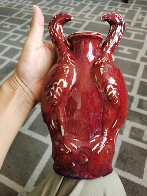 古玩陶瓷紅釉雙鳳紋瓶真品鑒賞圖