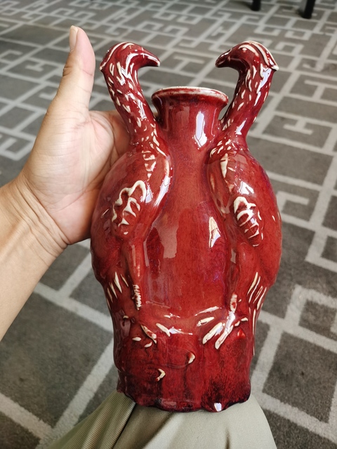 古玩陶瓷紅釉雙鳳紋瓶真品鑒賞圖