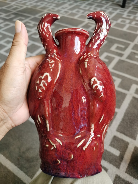 古玩陶瓷紅釉雙鳳紋瓶真品鑒賞圖