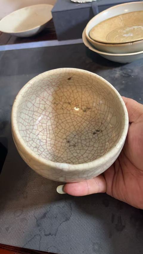 古玩陶瓷鱔血紅茶碗真品鑒賞圖