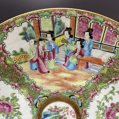 古玩陶瓷大尺寸·清晚期人物花鳥(niǎo)蝶紋廣彩盤(pán)拍賣，當(dāng)前價(jià)格4600元