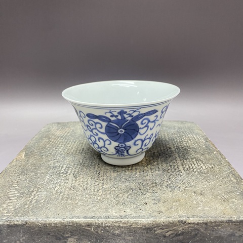 古玩陶瓷花卉紋青花杯真品鑒賞圖