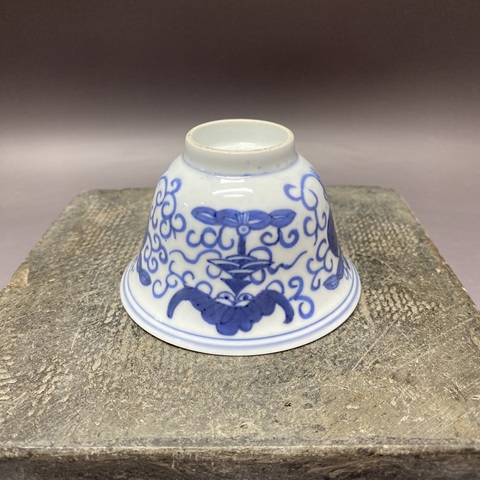 古玩陶瓷花卉紋青花杯真品鑒賞圖