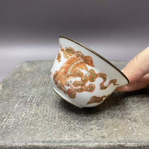 古玩陶瓷獅紋礬紅杯真品鑒賞圖