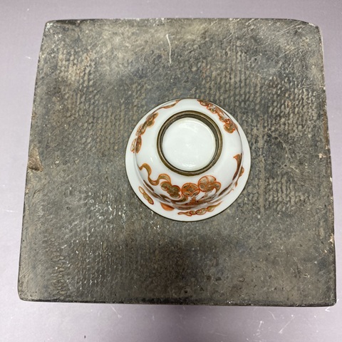 古玩陶瓷獅紋礬紅杯真品鑒賞圖