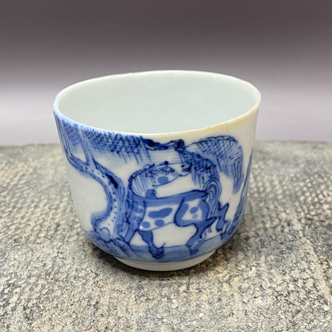 古玩陶瓷清晚期·柳下雙駿·青花杯拍賣,當前價格1900元