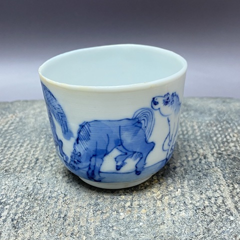 古玩陶瓷清晚期·柳下雙駿·青花杯拍賣,當前價格1900元