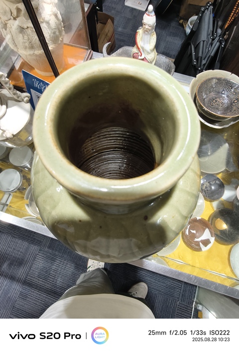 古玩陶瓷明末龍泉刻花瓶真品鑒賞圖
