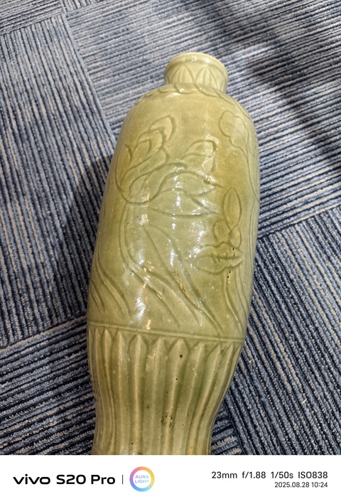 古玩陶瓷明末龍泉刻花瓶真品鑒賞圖