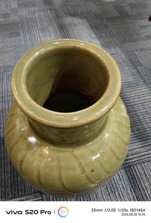 古玩陶瓷明末龍泉刻花瓶真品鑒賞圖
