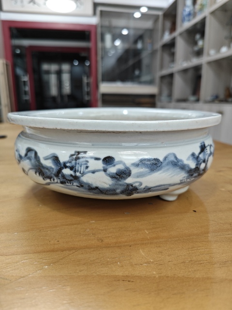 古玩陶瓷德化窯青花山水紋三足香爐真品鑒賞圖