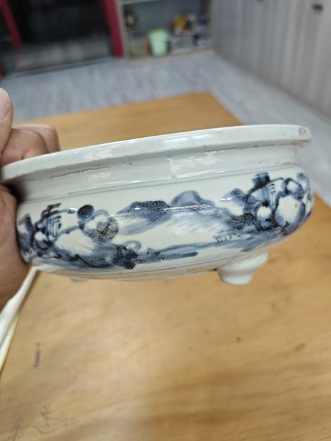 古玩陶瓷德化窯青花山水紋三足香爐真品鑒賞圖