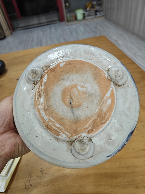 古玩陶瓷德化窯青花山水紋三足香爐真品鑒賞圖