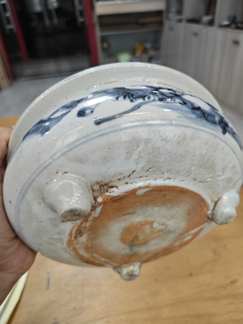 古玩陶瓷德化窯青花山水紋三足香爐真品鑒賞圖