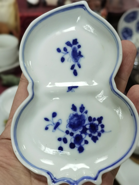 古玩陶瓷花卉紋青花盤真品鑒賞圖