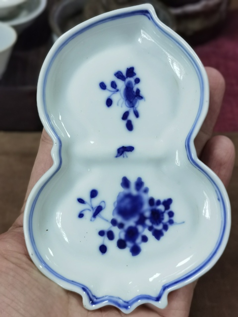 古玩陶瓷花卉紋青花盤真品鑒賞圖