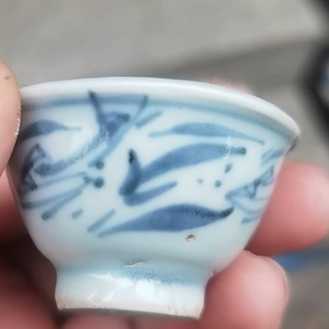 古玩陶瓷魚藻紋青花玉環底杯真品鑒賞圖