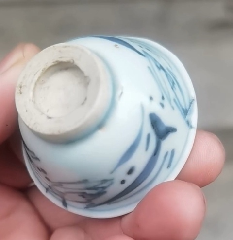 古玩陶瓷魚藻紋青花玉環底杯真品鑒賞圖