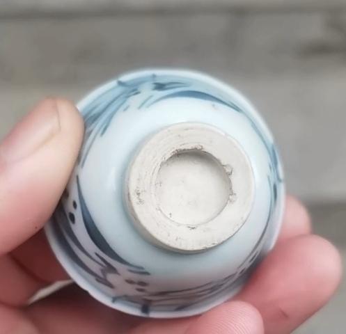 古玩陶瓷魚藻紋青花玉環底杯真品鑒賞圖
