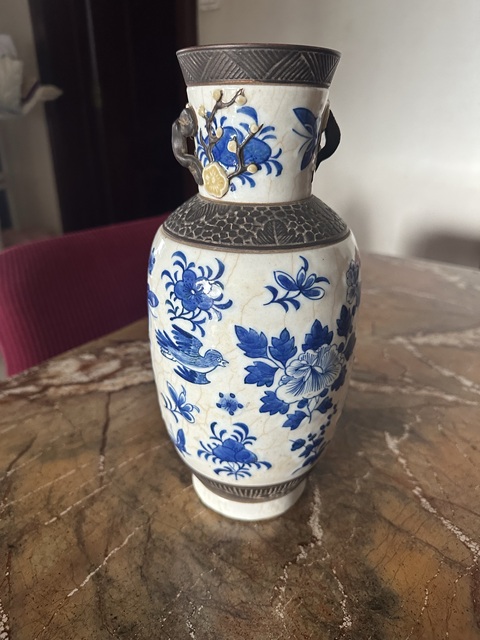 古玩陶瓷哥釉青花花鳥紋雙耳瓶真品鑒賞圖
