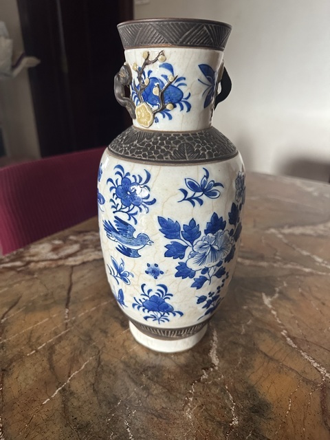 古玩陶瓷哥釉青花花鳥紋雙耳瓶真品鑒賞圖