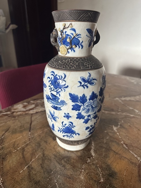 古玩陶瓷哥釉青花花鳥紋雙耳瓶真品鑒賞圖