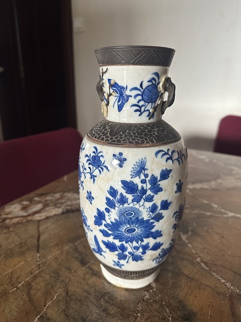 古玩陶瓷哥釉青花花鳥紋雙耳瓶真品鑒賞圖