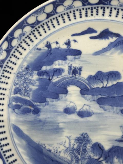古玩陶瓷清中期青花盤真品鑒賞圖