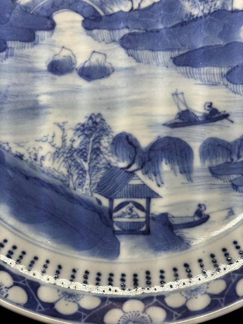 古玩陶瓷清中期青花盤真品鑒賞圖