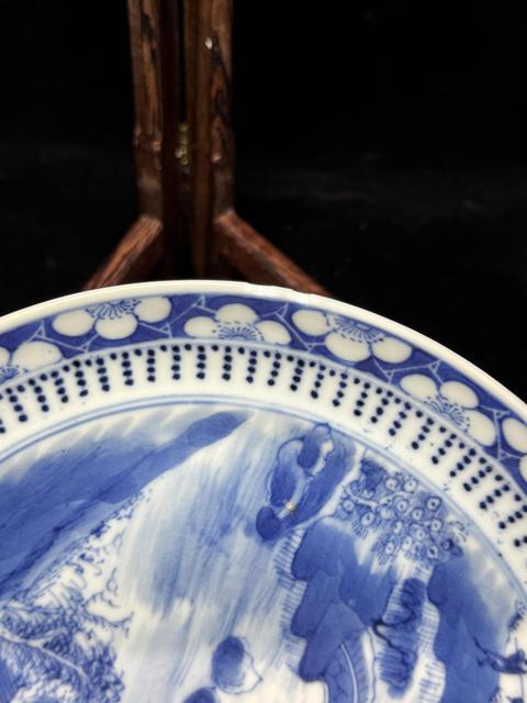 古玩陶瓷清中期青花盤真品鑒賞圖