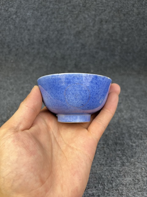 古玩陶瓷撒藍(lán)釉五彩花卉紋茶圓真品鑒賞圖