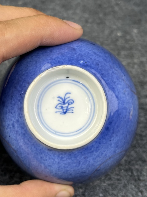 古玩陶瓷撒藍(lán)釉五彩花卉紋茶圓真品鑒賞圖