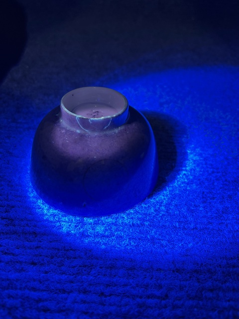 古玩陶瓷撒藍(lán)釉五彩花卉紋茶圓真品鑒賞圖