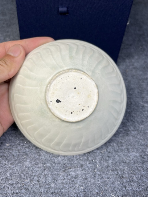 古玩陶瓷湖田窯刻劃花卉紋斗笠碗拍賣,當前價格6588元
